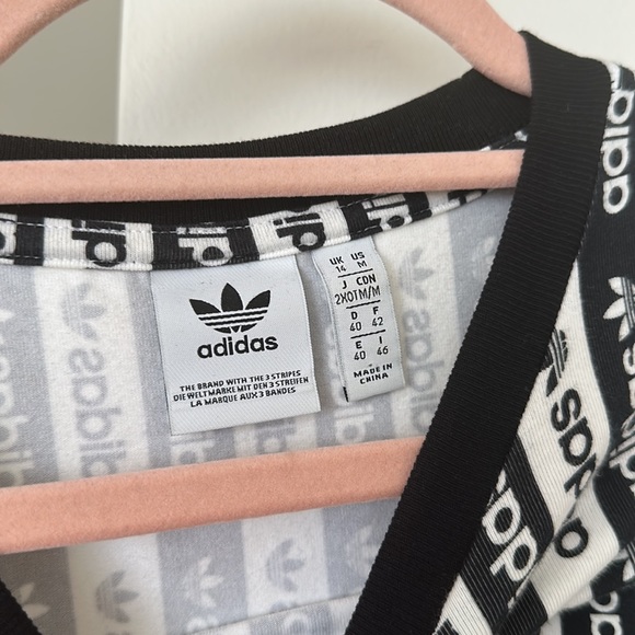 🤍🖤Adidas+ UO Crop top - Picture 4 of 6